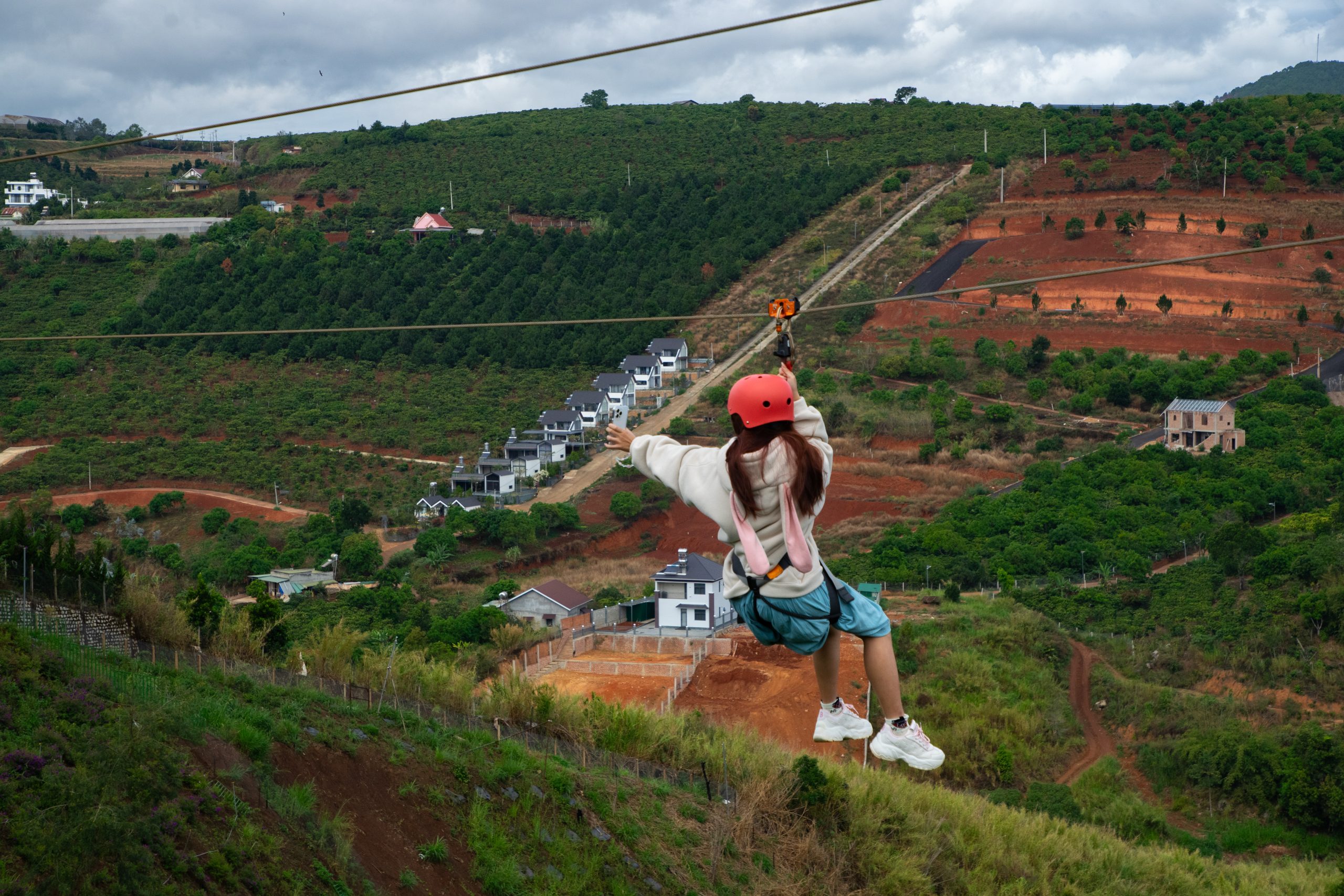 nguoi choi luu giu ky niem khi tham gia zipline phieu luu ky