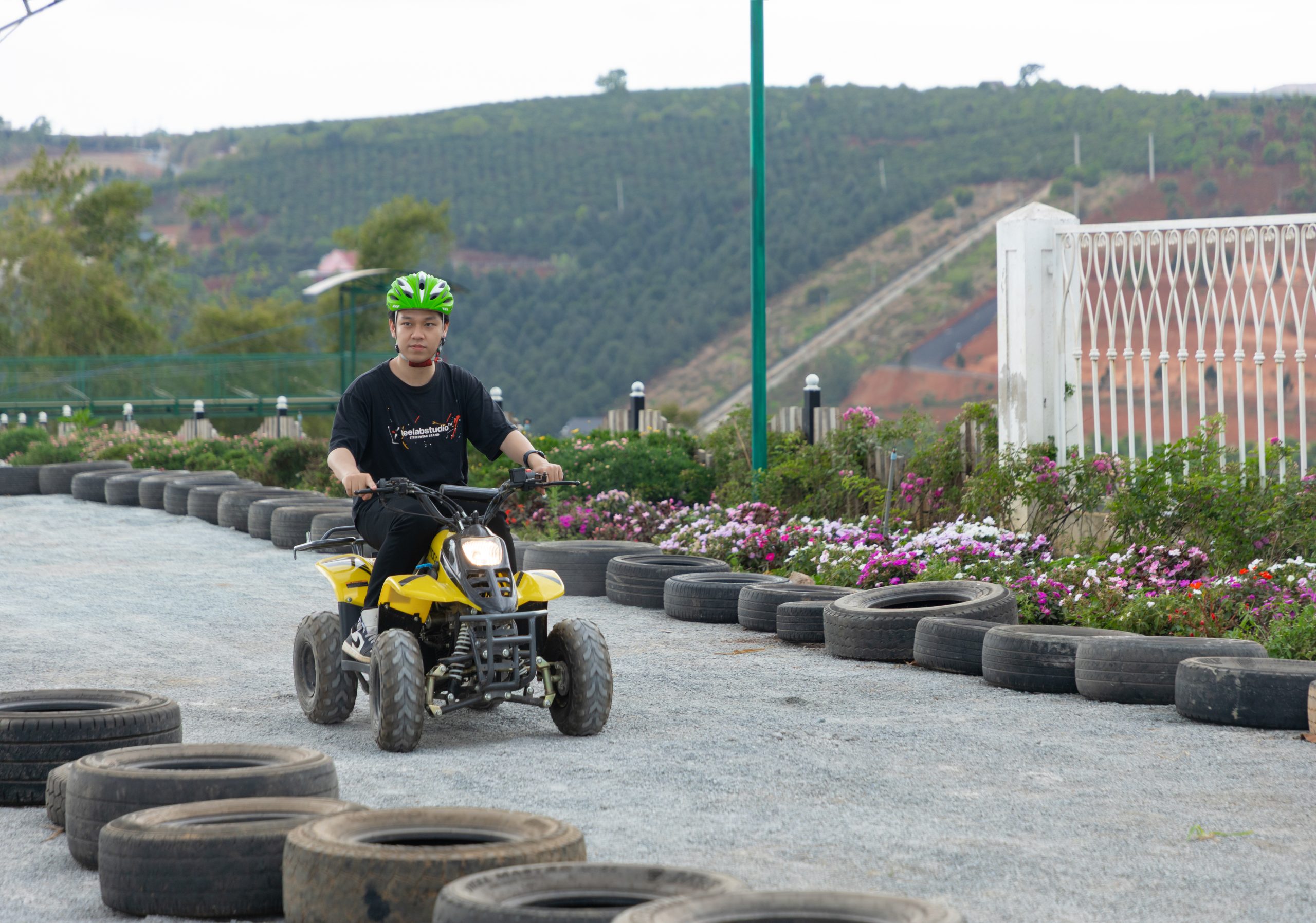 vuot dia hinh cung cac chien co ATV tai chien dia dai ngan